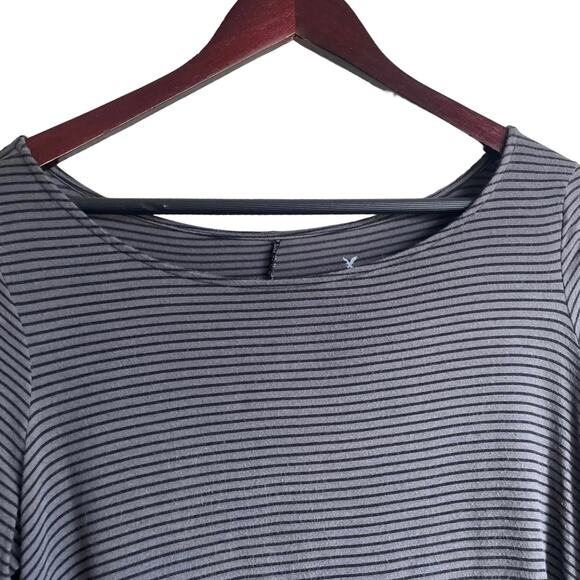 American Eagle Top Women S Gray Black Stripe Boat Neck 3/4‎ Sleeve Stretch Light - Picture 8 of 9